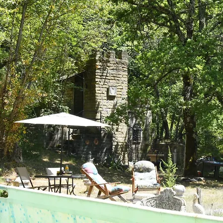 Il Castello Nel Bosco Bed & Breakfast