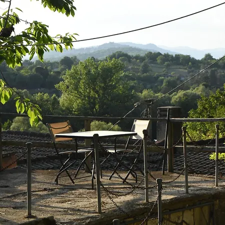 Il Castello Nel Bosco Bed & Breakfast *